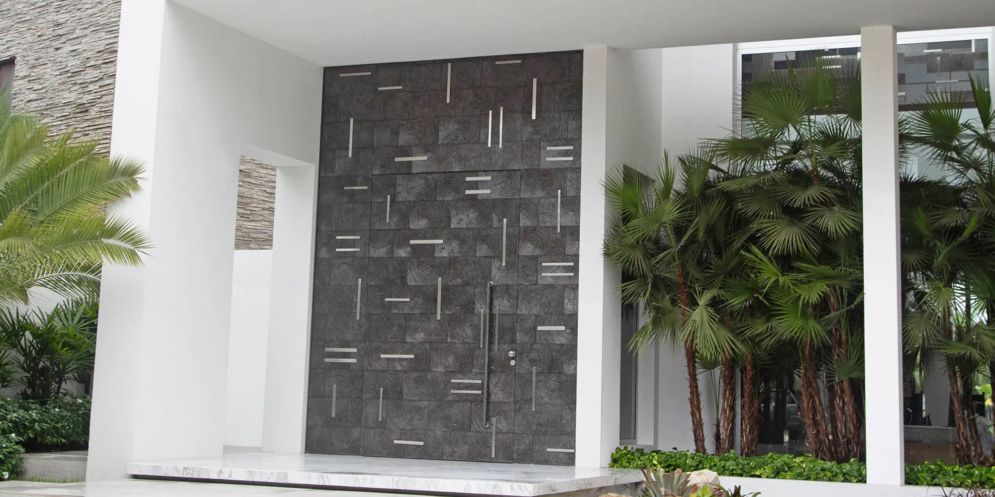 5 Exclusive Oversized Door Designs and Finishes