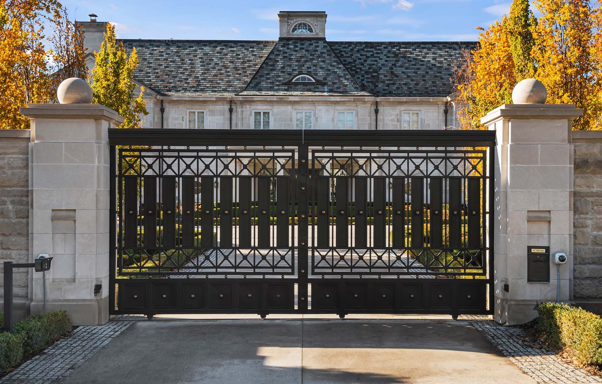 Craftsmanship at the Gate: Luxury Entrance Solutions for Canadian Estates