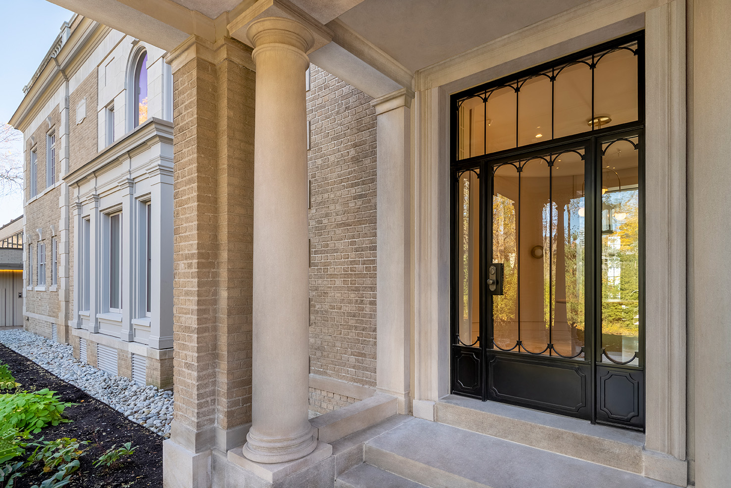 Bespoke Metal Door vs. Wood Door – Find the Best Combination of Durability, Aesthetics, Insulation & Elegance