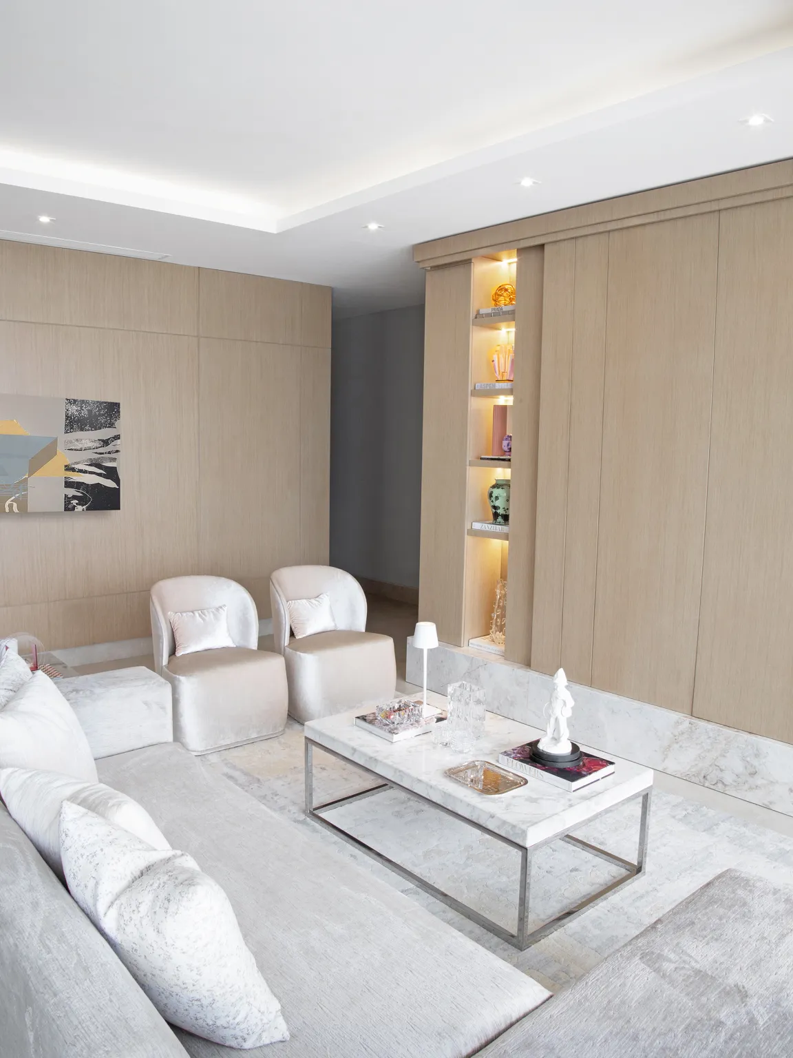 Oak vs. Other Woods: Why Oak Reigns Supreme in Luxury Homes