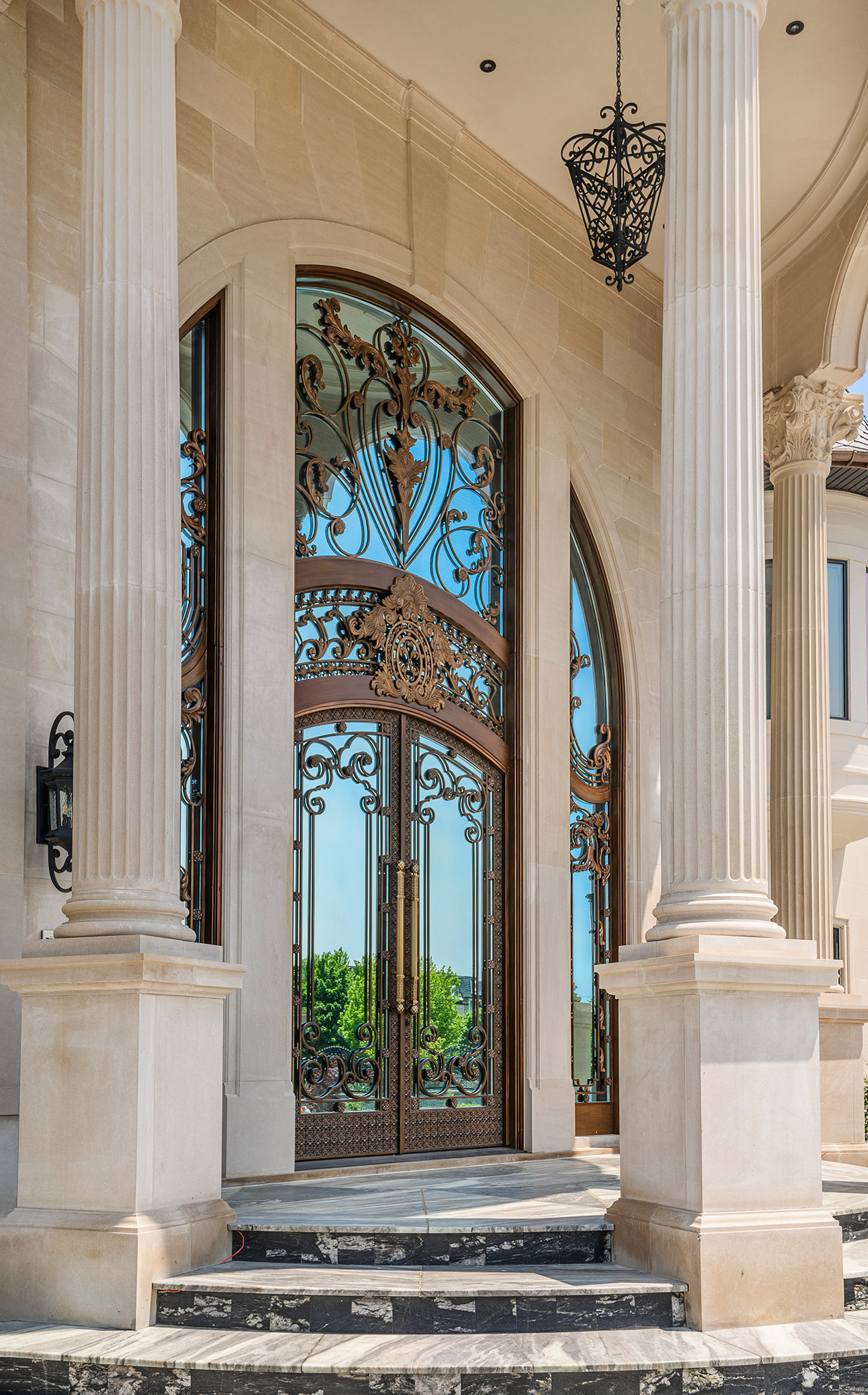 A Monumental Entrance: Bespoke Grandeur in Cast Aluminum